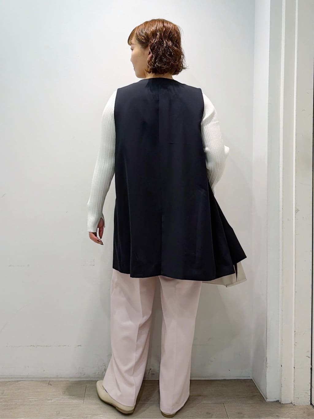sumicaさんの「OPAQUE.CLIP｜《通勤対応》Vネックミドルジレ【洗濯機OK】」を使ったコーディネート