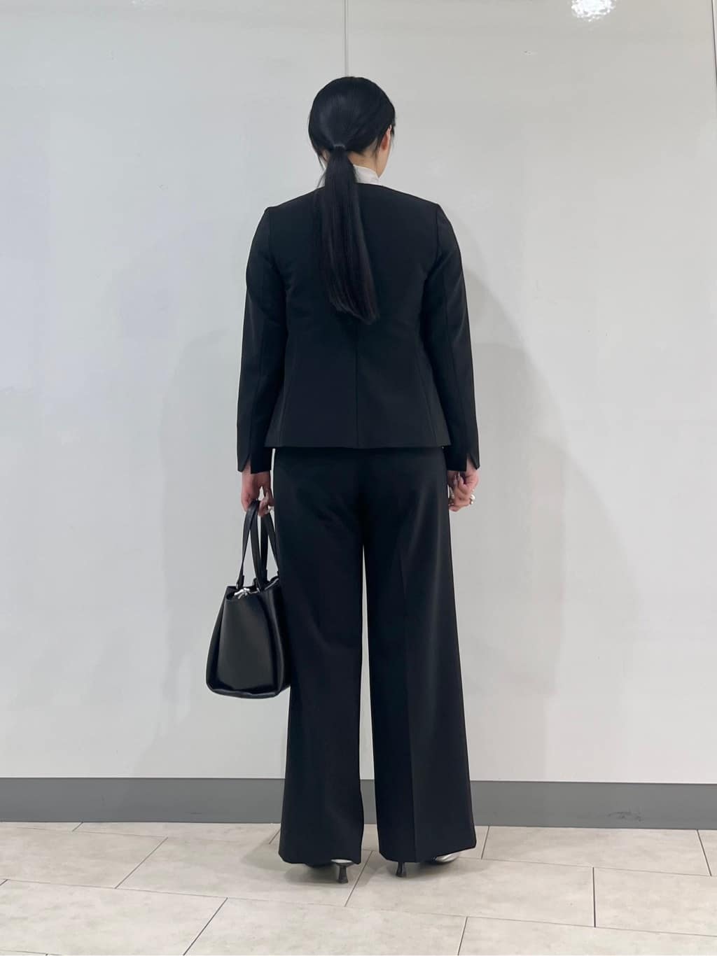 hasuさんの「INDIVI｜【通勤スーツ／洗える】ストレッチカラーレスジャケット」を使ったコーディネート
