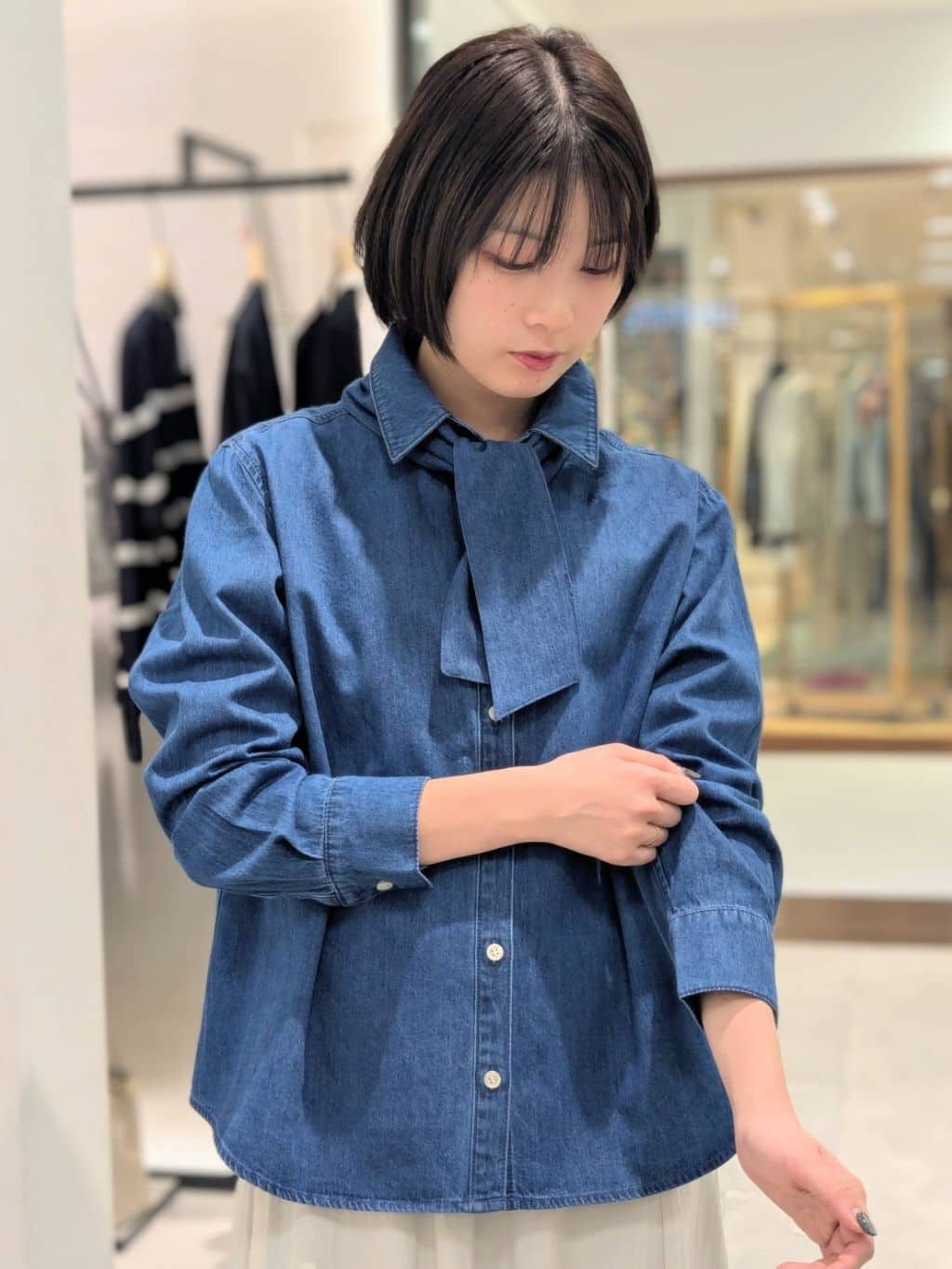 nonoさんの「UNTITLED｜◆【セットアップ可/ボウタイ】ライトウェイトデニムブラウス」を使ったコーディネート