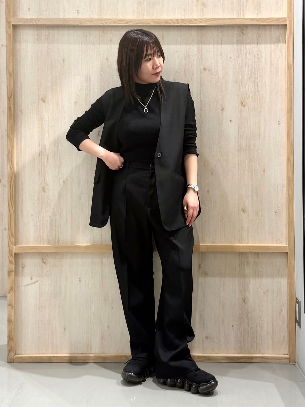 nanaさんの「THE SHOP TK｜【通勤にもカジュアルにも】CAVIAN ジレ/セットアップ可」を使ったコーディネート