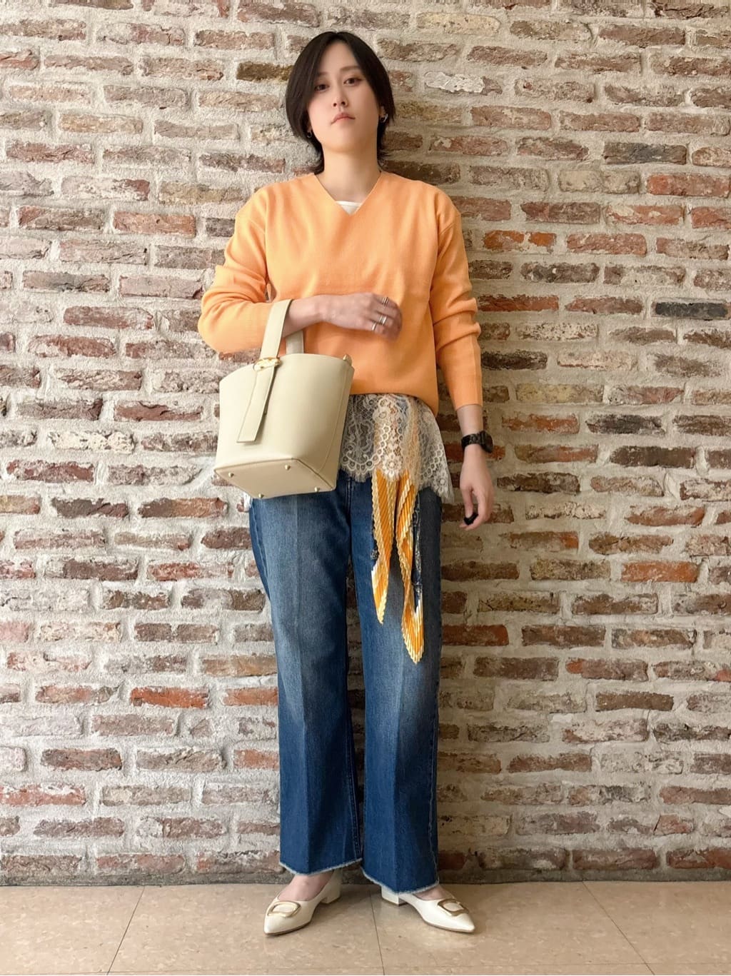 しばさんの「THE SHOP TK｜【S-XLサイズ/上品見えが叶う】Vネックニット/洗濯機OK」を使ったコーディネート