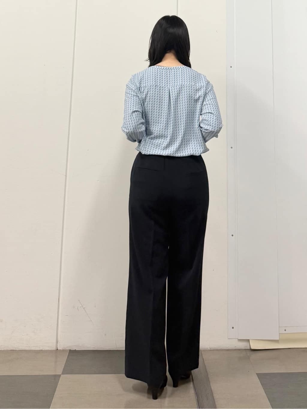 mizukiさんの「INDIVI｜【洗える／UVケア／スーツ】ストレッチノーカラージャケット」を使ったコーディネート