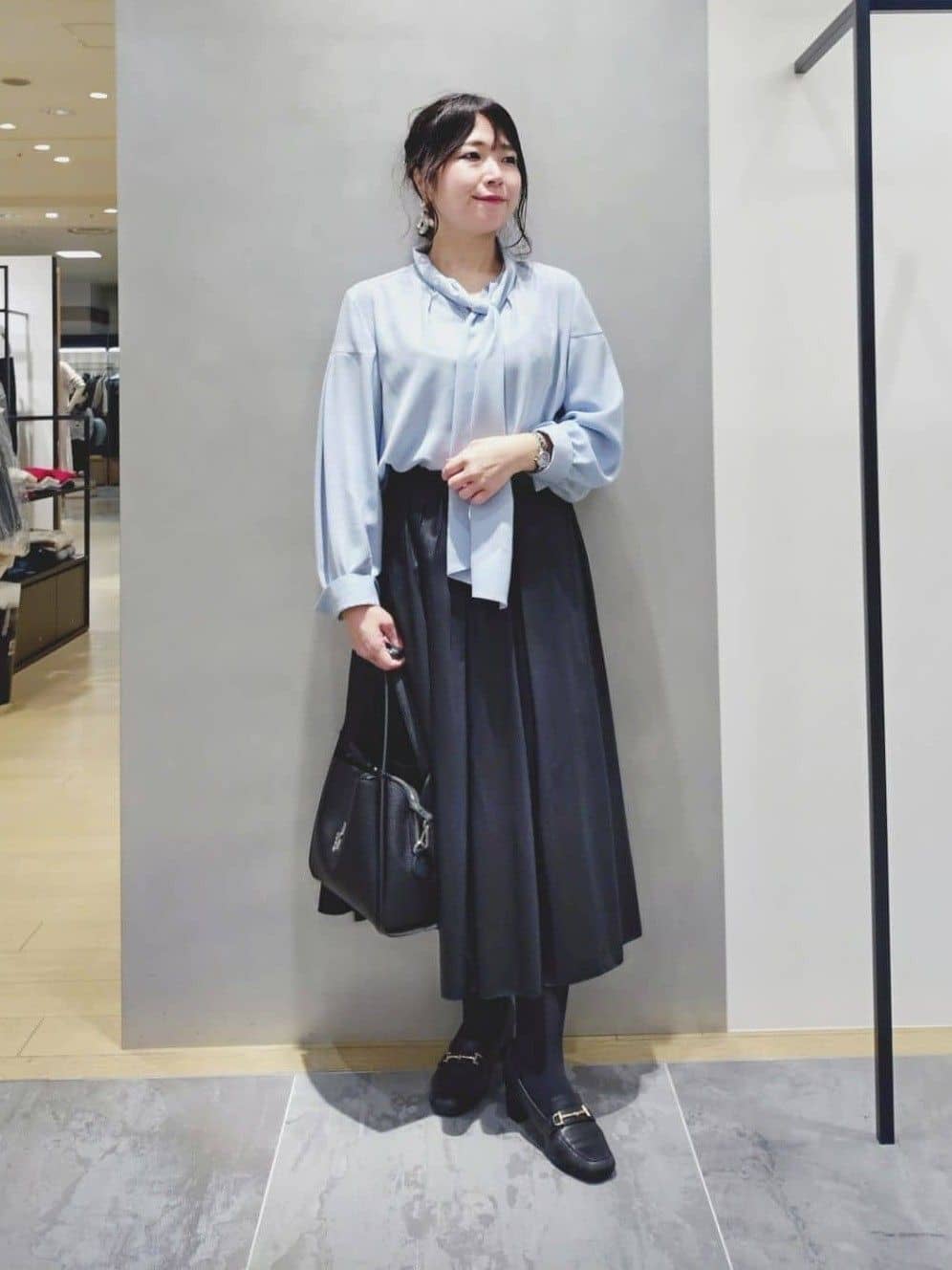 TOMOMIさんの「INDIVI｜【2点セット／洗える】ツイードジレ＆ボウタイブラウス」を使ったコーディネート