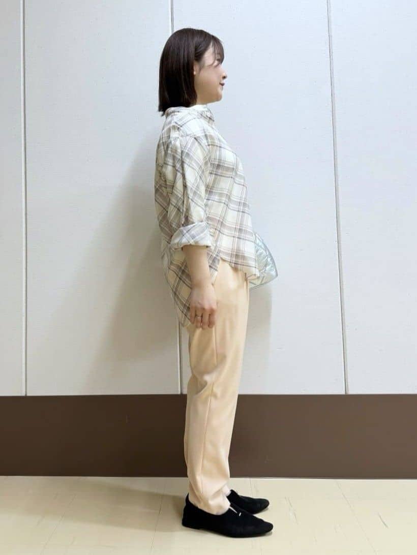 Rikoさんの「INDIVI｜【褒められパンツ／高ストレッチ】タックテーパードパンツ」を使ったコーディネート