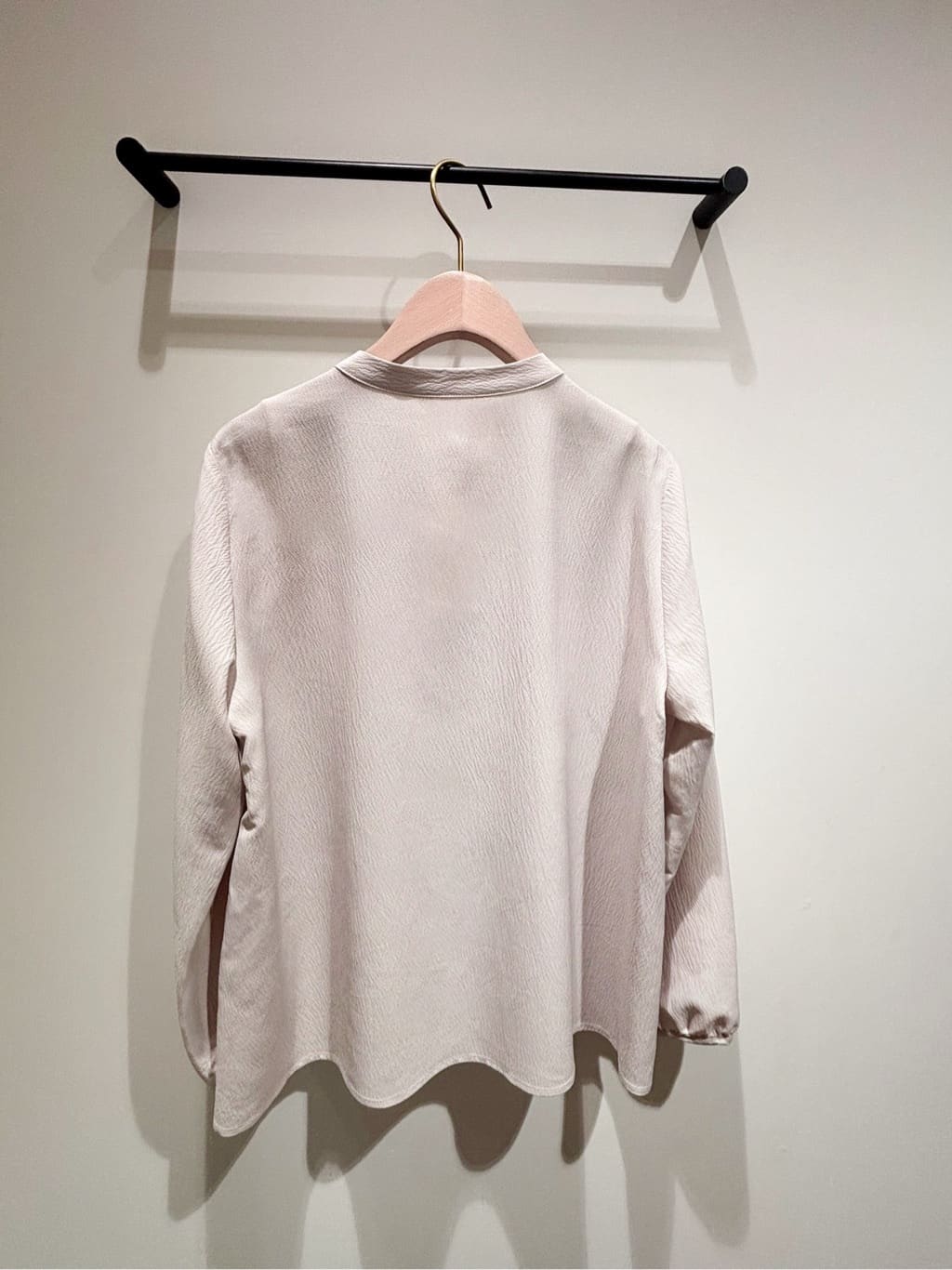 あいりんさんの「grove｜【手洗いOK】フロントラッフルフリルブラウス」を使ったコーディネート