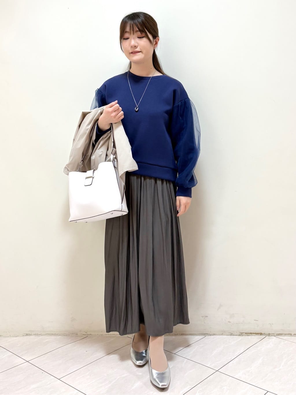 mikiさんの「Reflect｜【撥水】ストレッチタフタミドル丈スタンドカラーコート」を使ったコーディネート