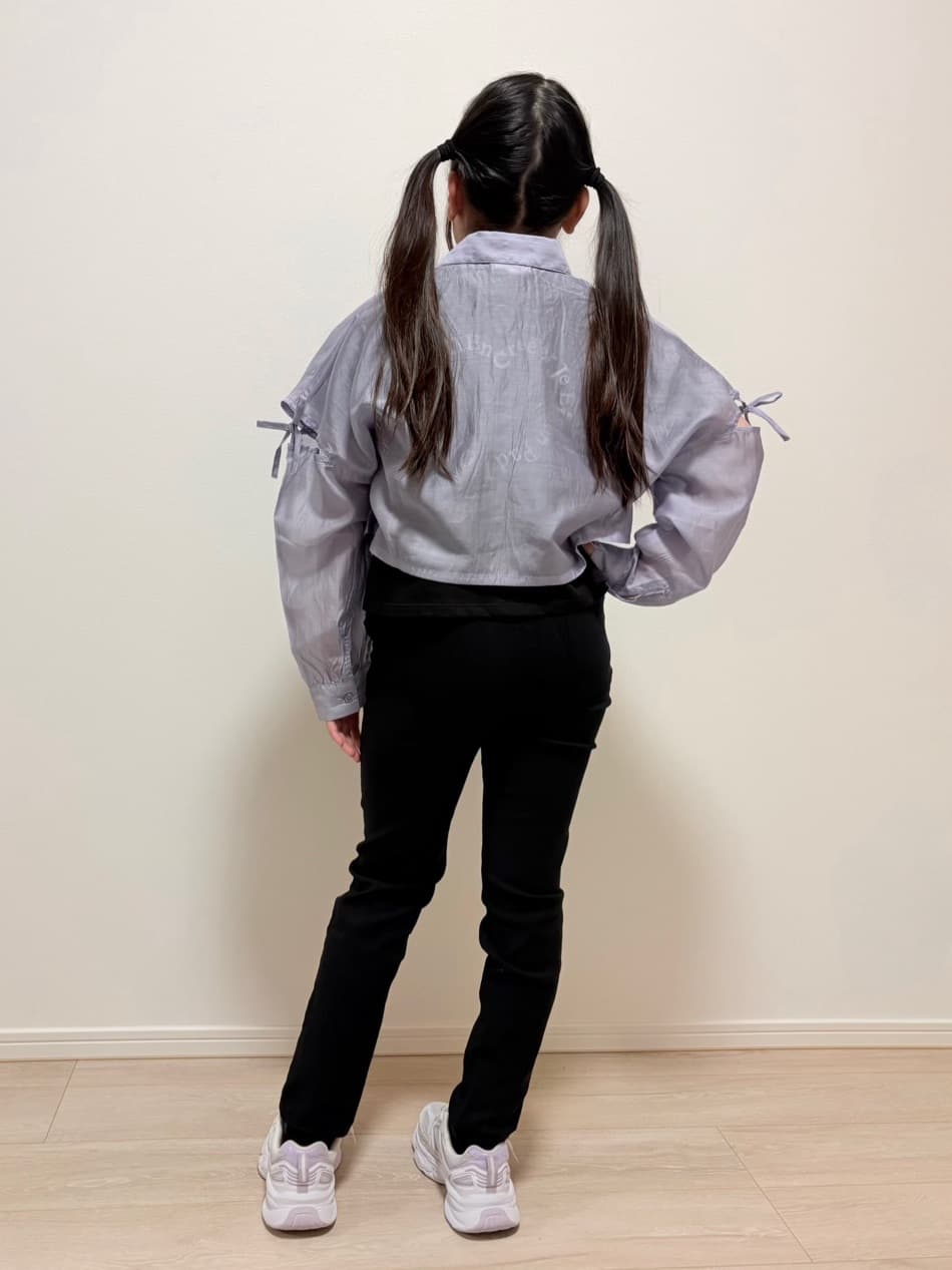 YUMIさんの「SHOO･LA･RUE｜【130-150cm】チャーム付きTシャツ」を使ったコーディネート