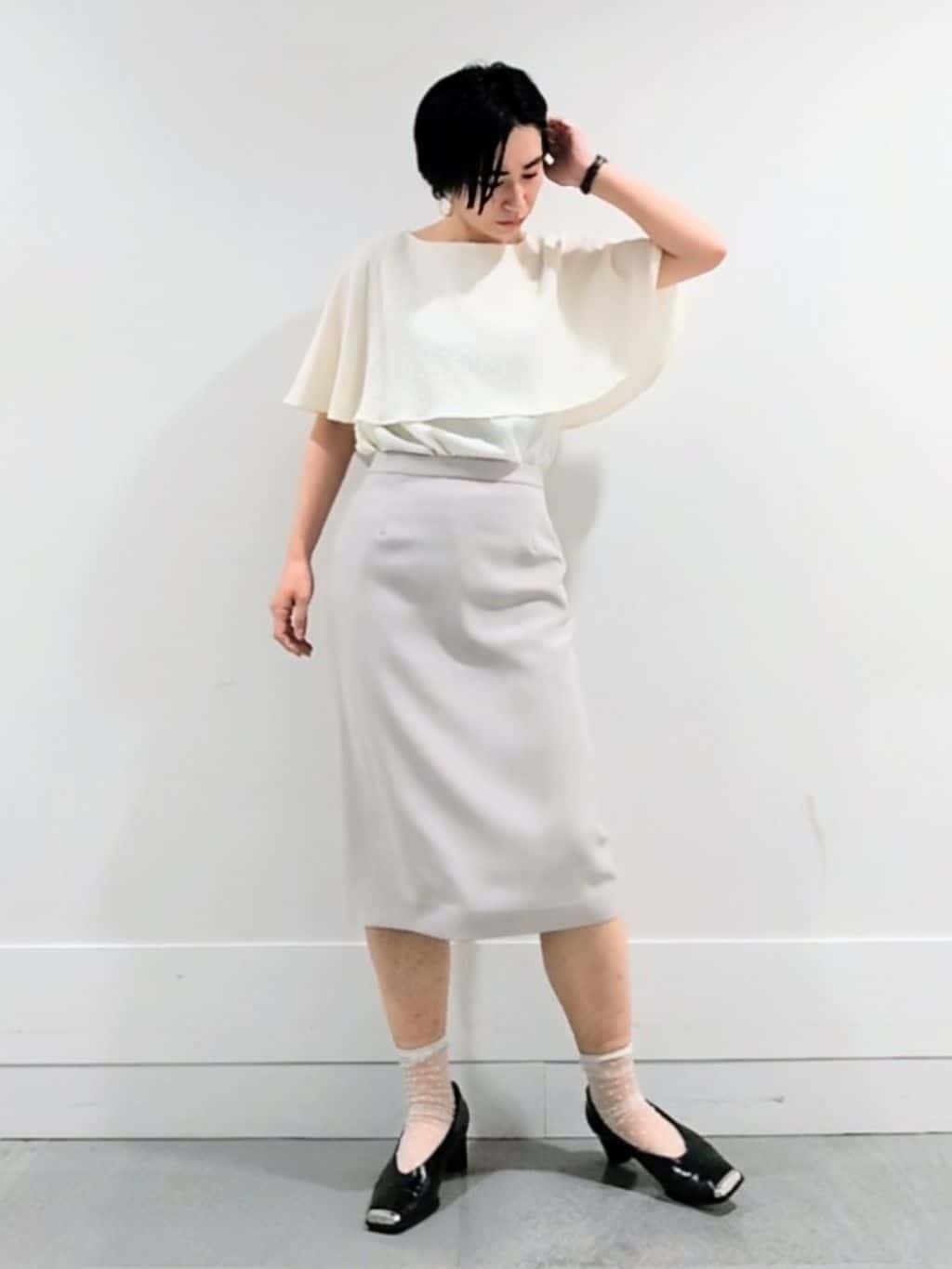 ミズタさんの「UNTITLED｜【洗える/ストレッチ性/フェミニン】ケープデザインブラウス」を使ったコーディネート