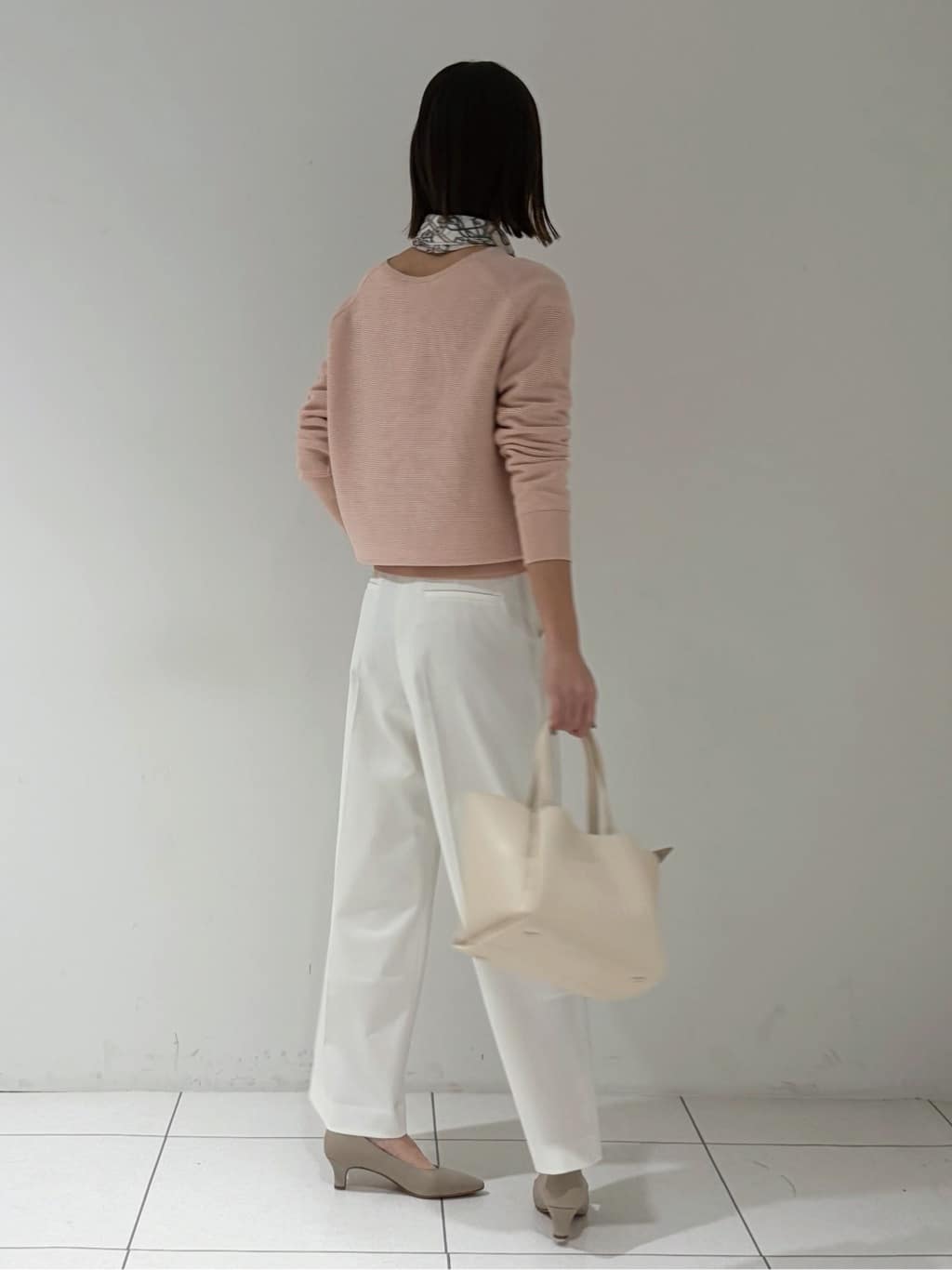 shioriさんの「INDIVI｜【洗える／軽量】きらめきVネックニット」を使ったコーディネート