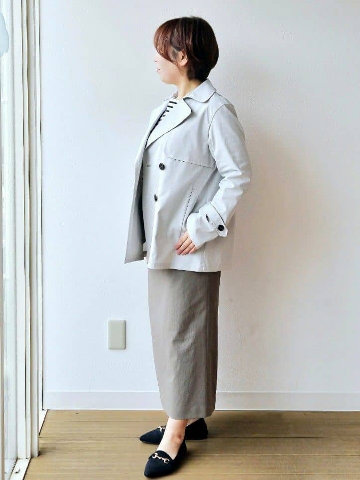 やじまさんの「UNTITLED｜【定番人気/はっ水/洗える】タスランショートトレンチコート」を使ったコーディネート