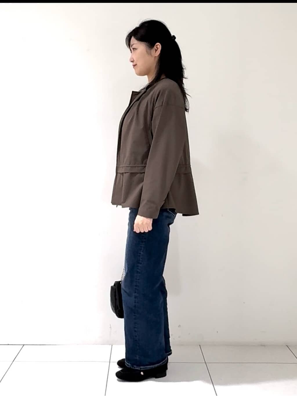 momokoさんの「INDIVI｜フェザーモールニットベスト」を使ったコーディネート