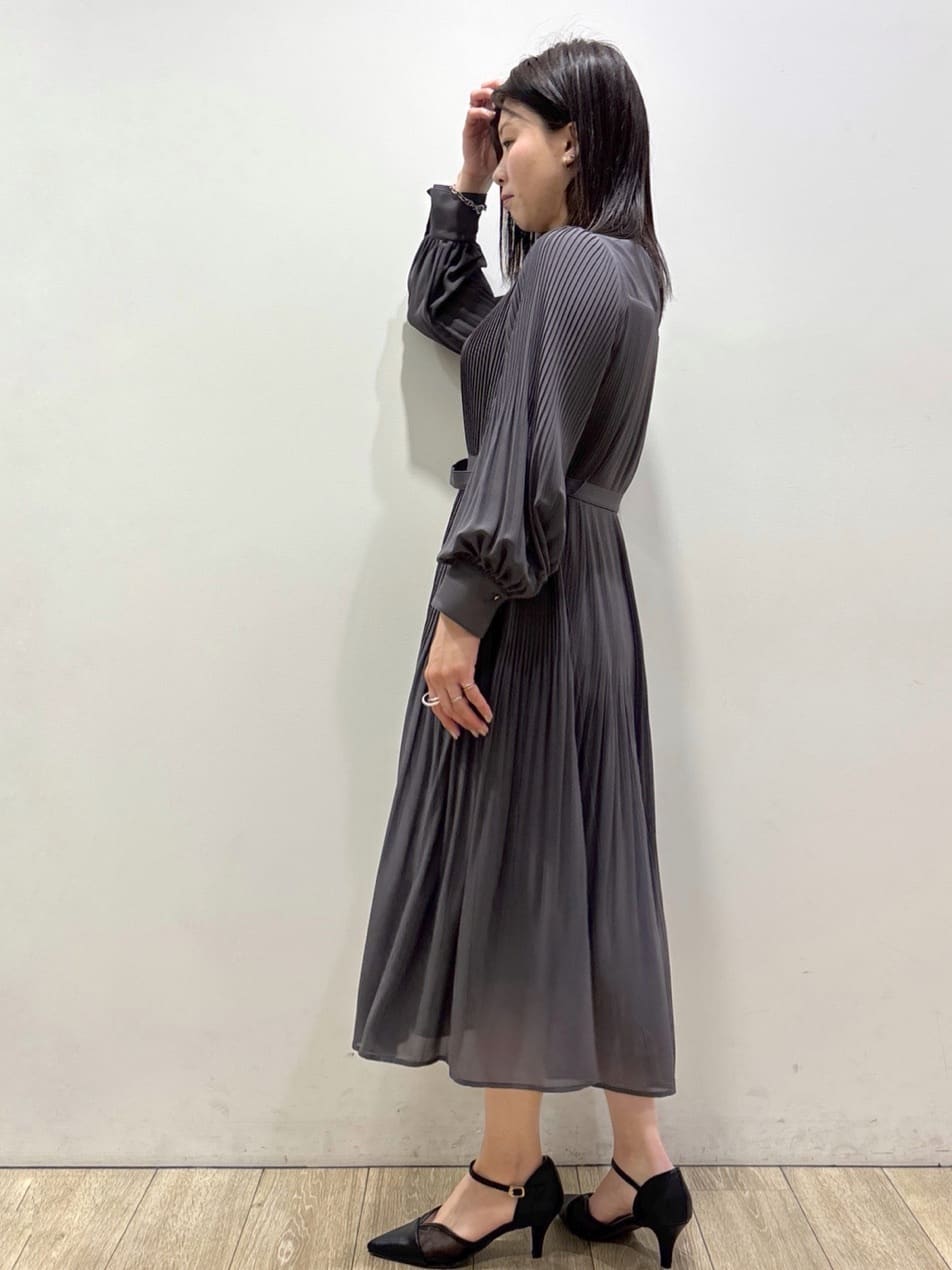 mameさんの「index｜ベルト付きプリーツフレアワンピース【洗濯機OK／イージーアイロン／防シワ】《5col》」を使ったコーディネート