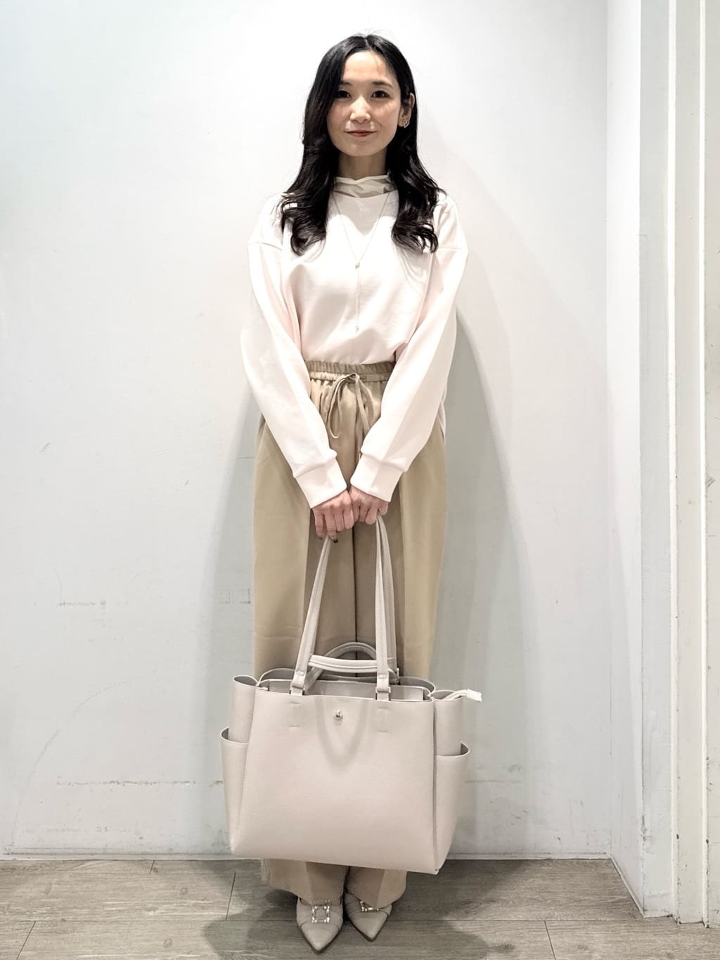 yuicciさんの「OPAQUE.CLIP｜リラクシーボリュームスリーブトップス【洗濯機OK】」を使ったコーディネート