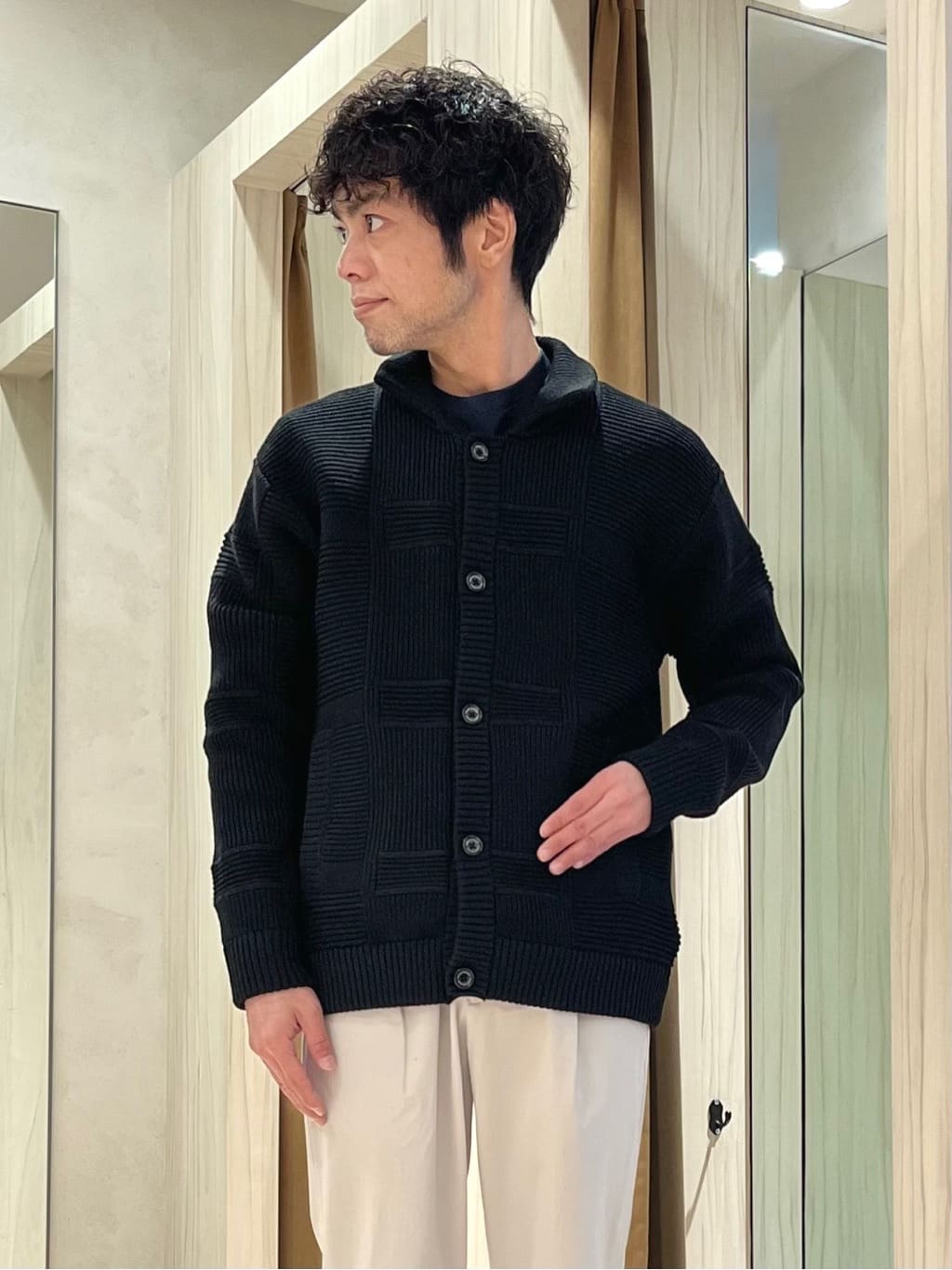 URAさんの「TAKEO KIKUCHI｜畦編みチェック ニットカーディガン」を使ったコーディネート
