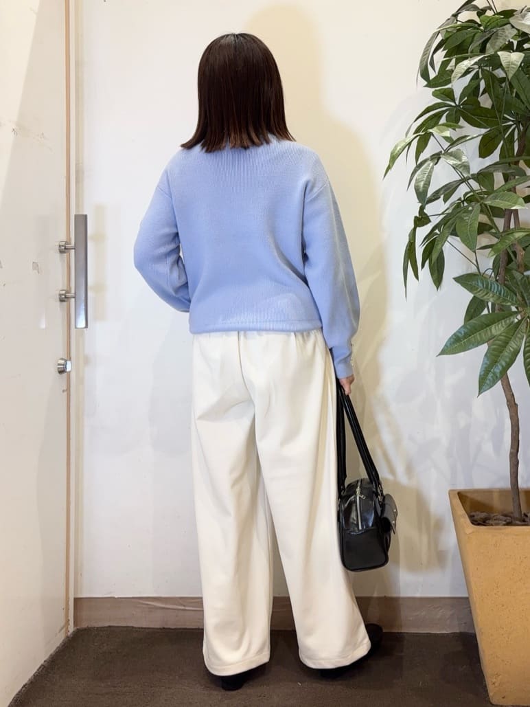 宗形さんの「SHOO･LA･RUE｜【洗濯機可/S-LL】ウエストのタブボタンがポイント　ワイドパンツ」を使ったコーディネート
