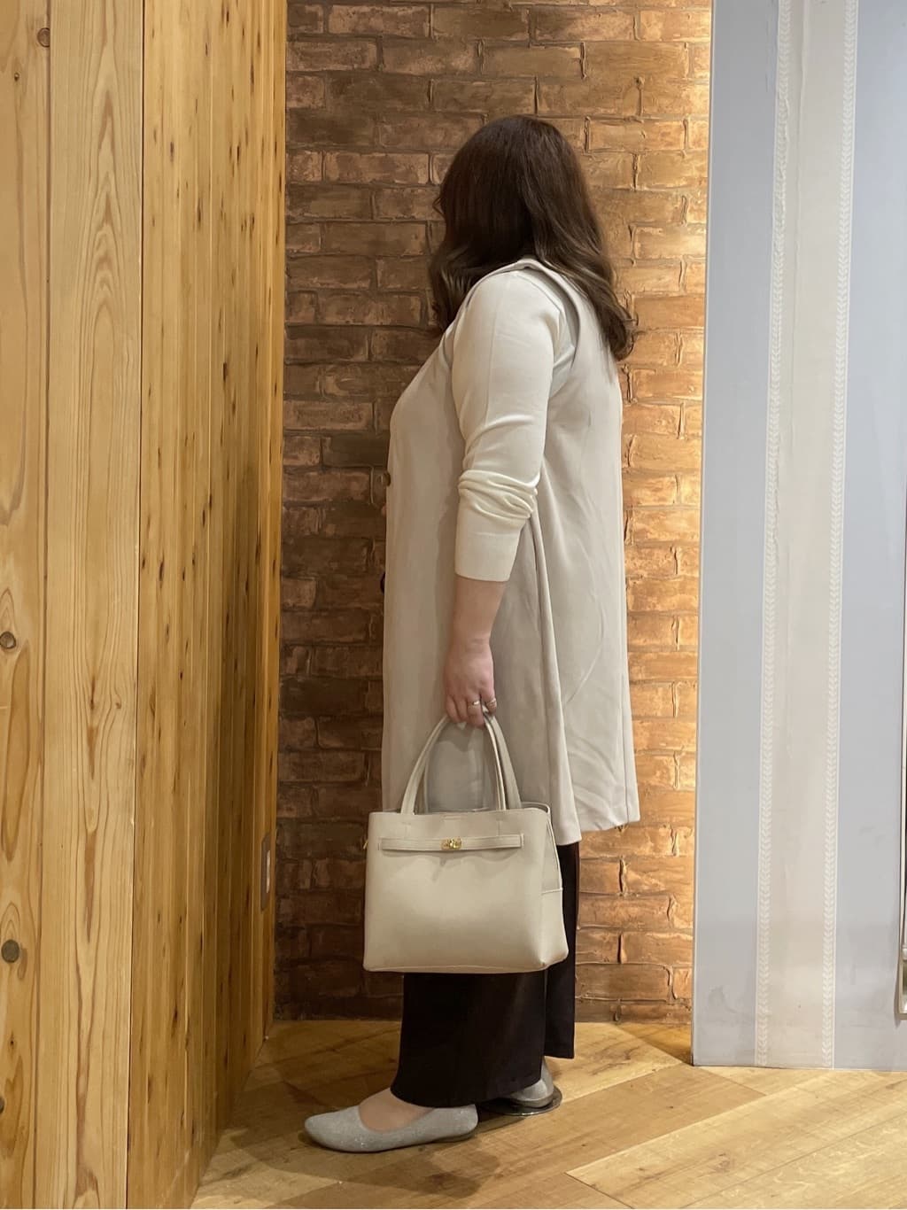 Risaさんの「SHOO･LA･RUE｜【洗濯機可/セットアップ可/S-3L】きちんと楽に。カットジョーゼット ロングジレ」を使ったコーディネート