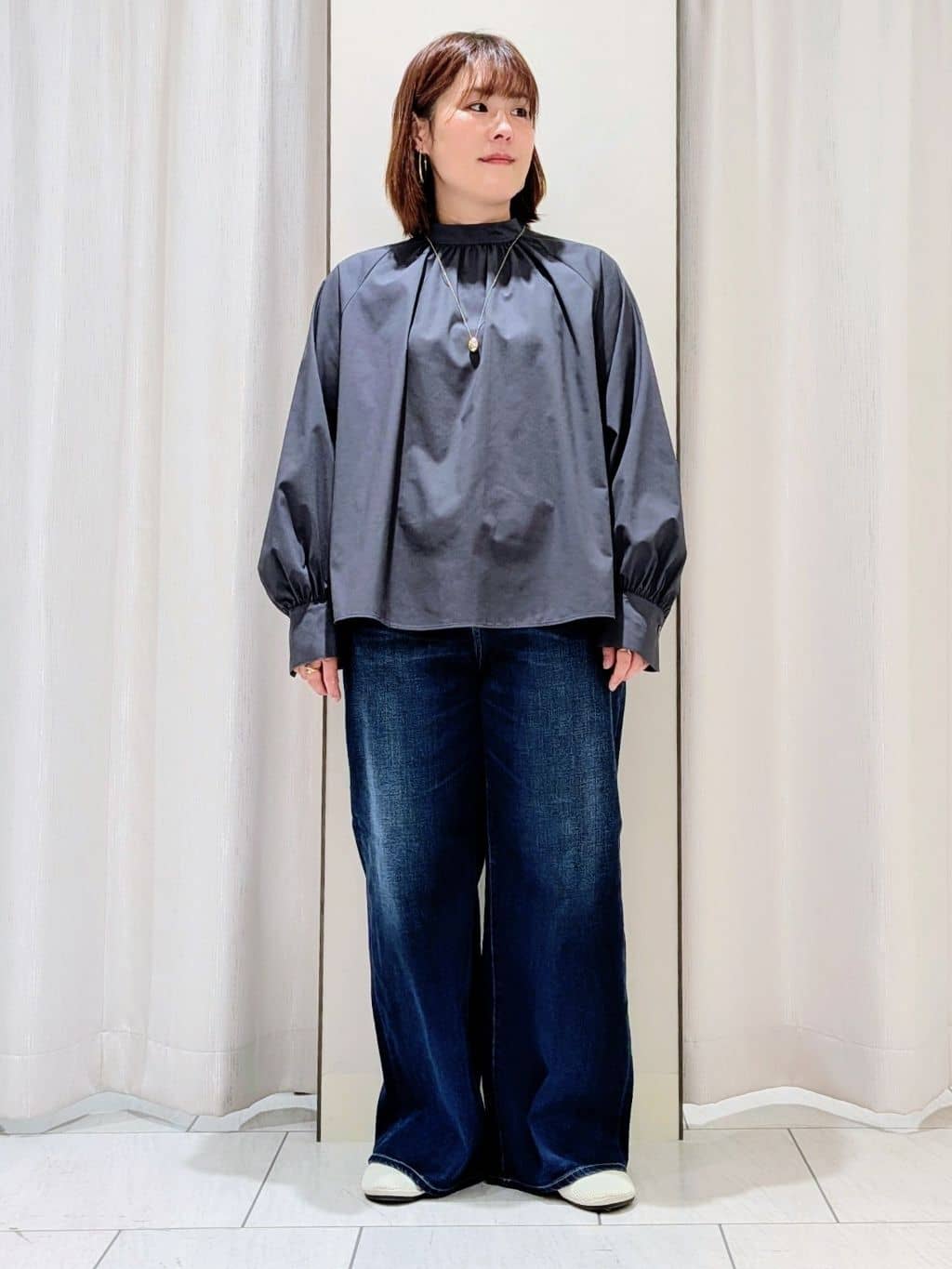 Onumaさんの「UNTITLED｜【洗える/オンオフ使える】タイプライタースタンドネックブラウス」を使ったコーディネート