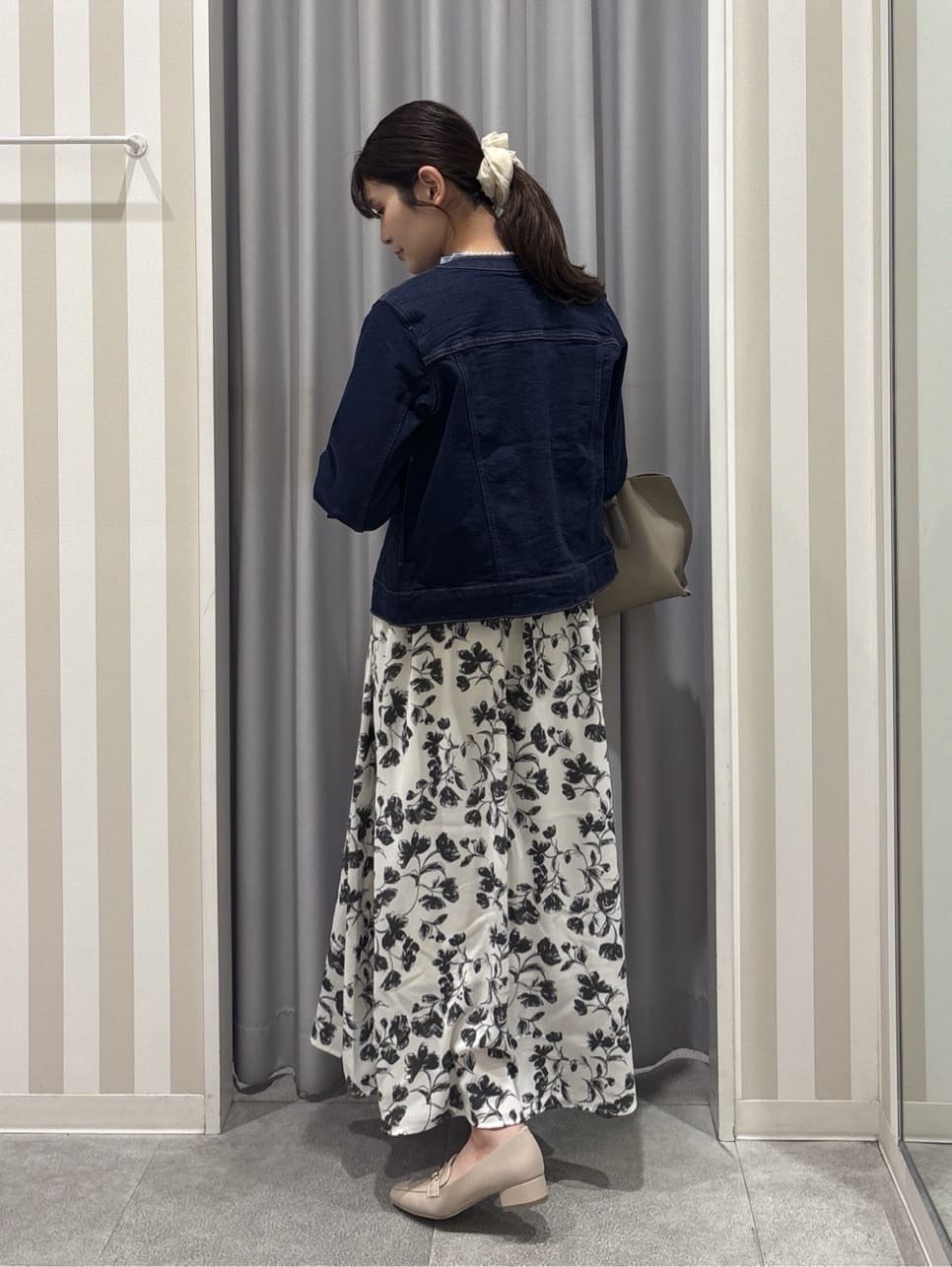 Rikaさんの「SHOO･LA･RUE｜【SHOO・LA・RUE DENIM/S-LL/高レビュー】大人のための ノーカラーデニムジャケット」を使ったコーディネート