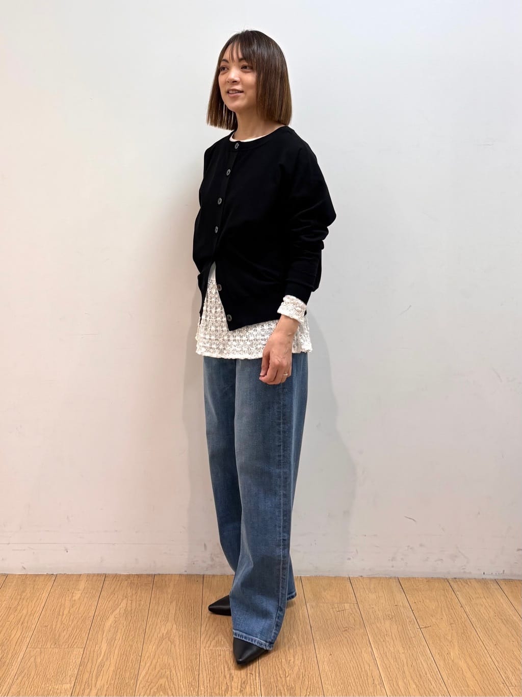 mikkoさんの「INDIVI｜【洗える／レイヤードにおすすめ】シャーリングレース ロングTシャツ」を使ったコーディネート