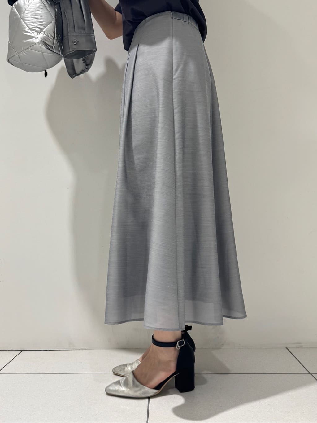 そんさんの「INDIVI｜【接触冷感／洗える／2WAY】ドロスト付 シアーシャンブレーシャツ」を使ったコーディネート