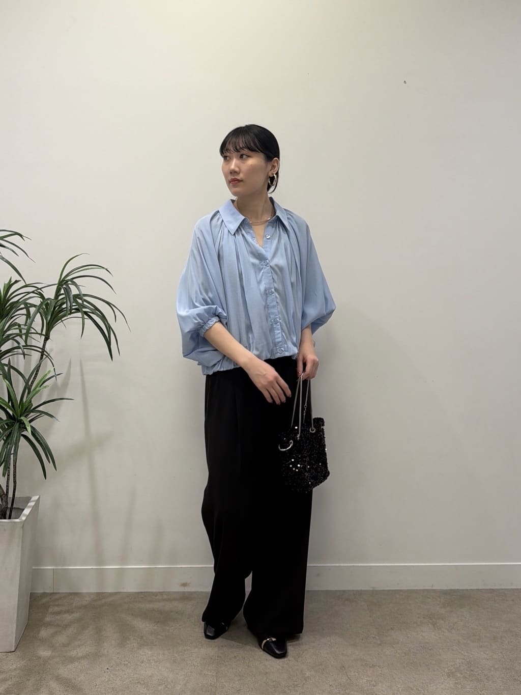 rinaさんの「INDIVI｜バルーンシアーブラウス【接触冷感】」を使ったコーディネート