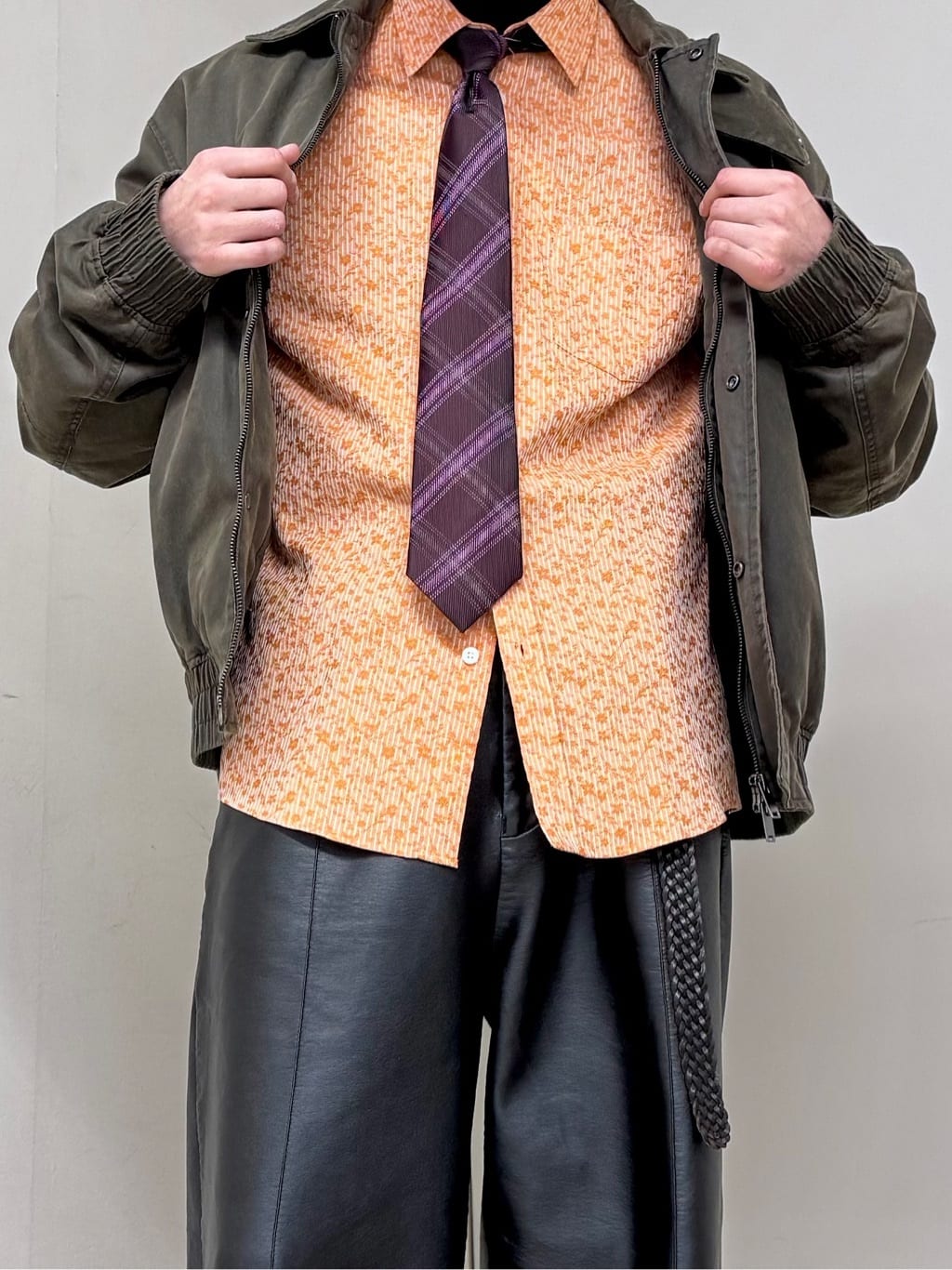 ryoさんの「TAKEO KIKUCHI｜播州 ドビーストライプ フラワーシャツ」を使ったコーディネート