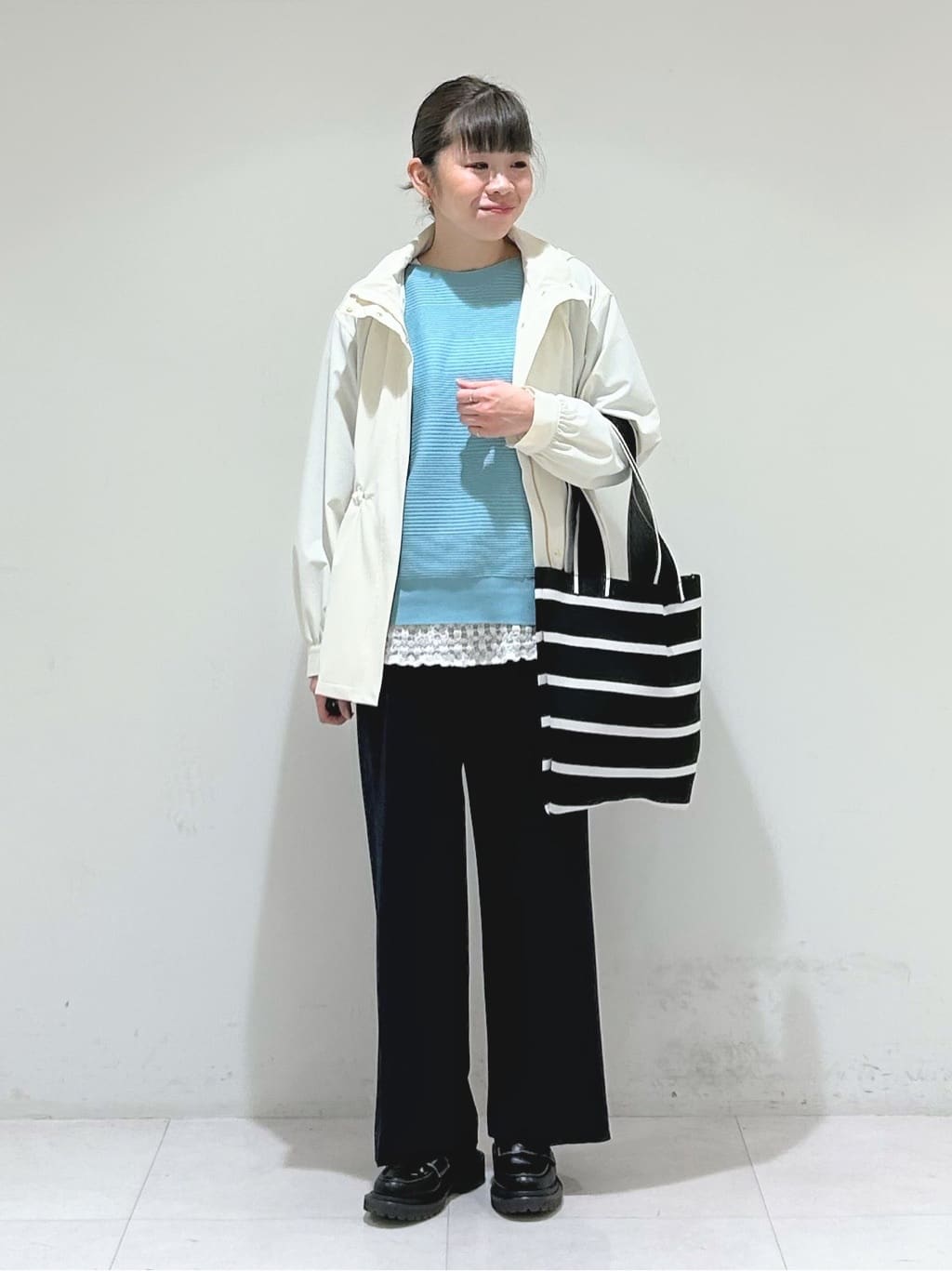 tsuyuさんの「INDIVI｜【WEB限定カラー／A4収納】柄ニットバッグ」を使ったコーディネート