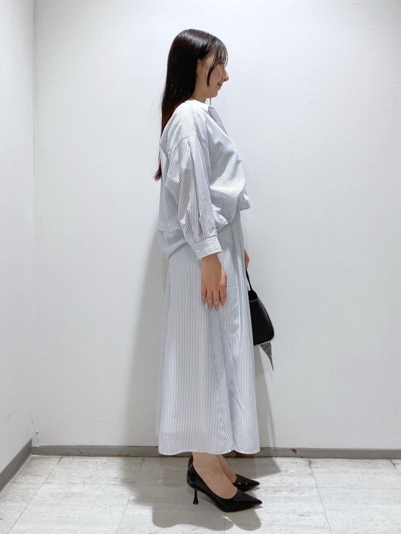 meiさんの「INDIVI｜【接触冷感／洗える／2WAY】ドロスト付 シアーシャンブレーシャツ」を使ったコーディネート