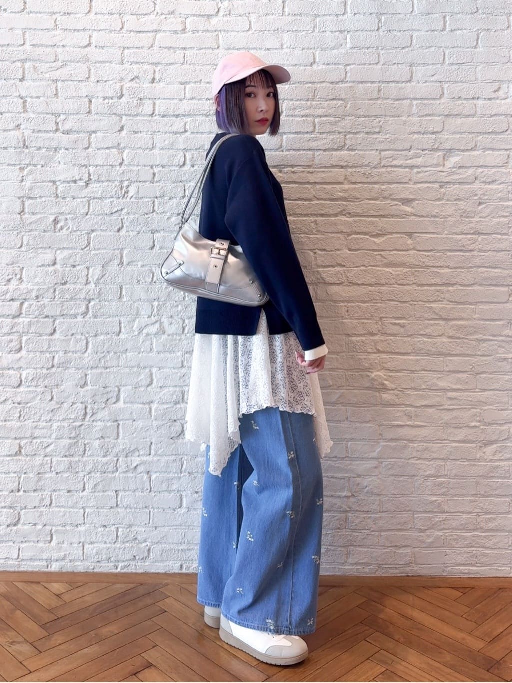 𝐜𝐡𝐢𝐤𝐚さんの「SHOO･LA･RUE｜【前後2WAYネック】レイヤードスタイルにおすすめ レースキャミチュニック」を使ったコーディネート