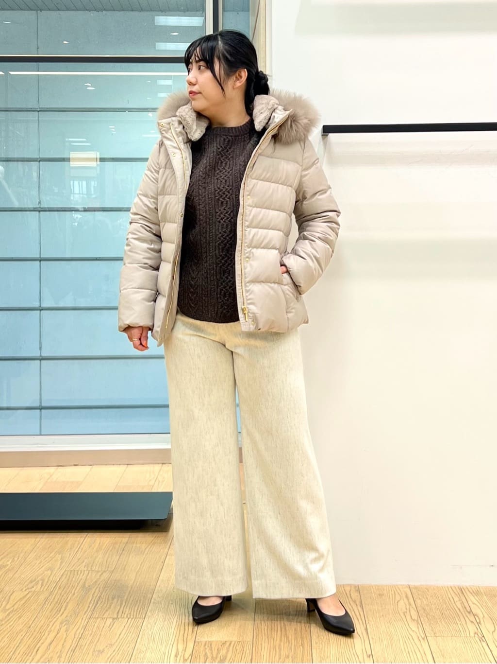shimaさんの「INDIVI｜【名品／撥水／抗菌防臭】ショート丈リサイクルダウンコート」を使ったコーディネート