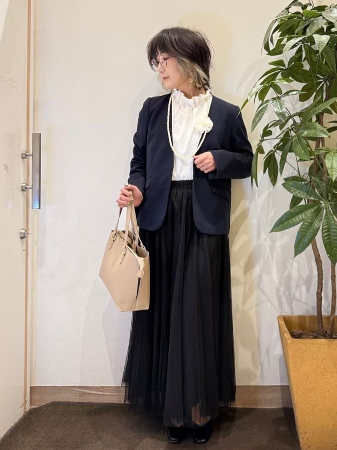 misakiさんの「SHOO･LA･RUE｜【洗濯機可/セットアップ可/S-3L】きちんと楽に。カットジョーゼットノーカラージャケット」を使ったコーディネート