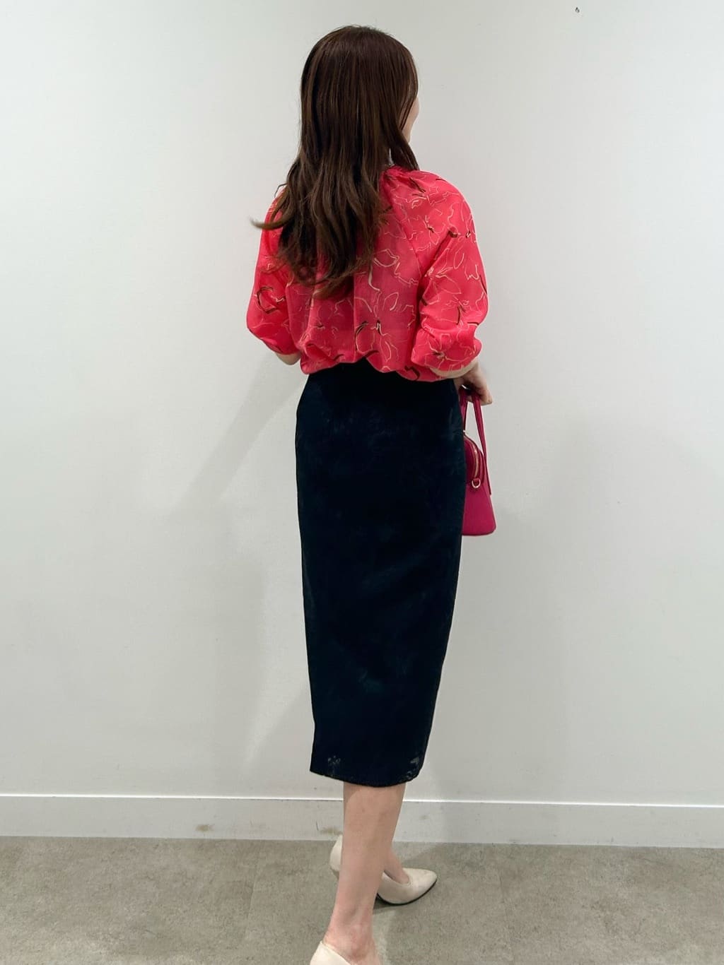 hayaseさんの「COUP DE CHANCE｜【手洗い可/通勤服】シアーローン花柄ブラウス」を使ったコーディネート