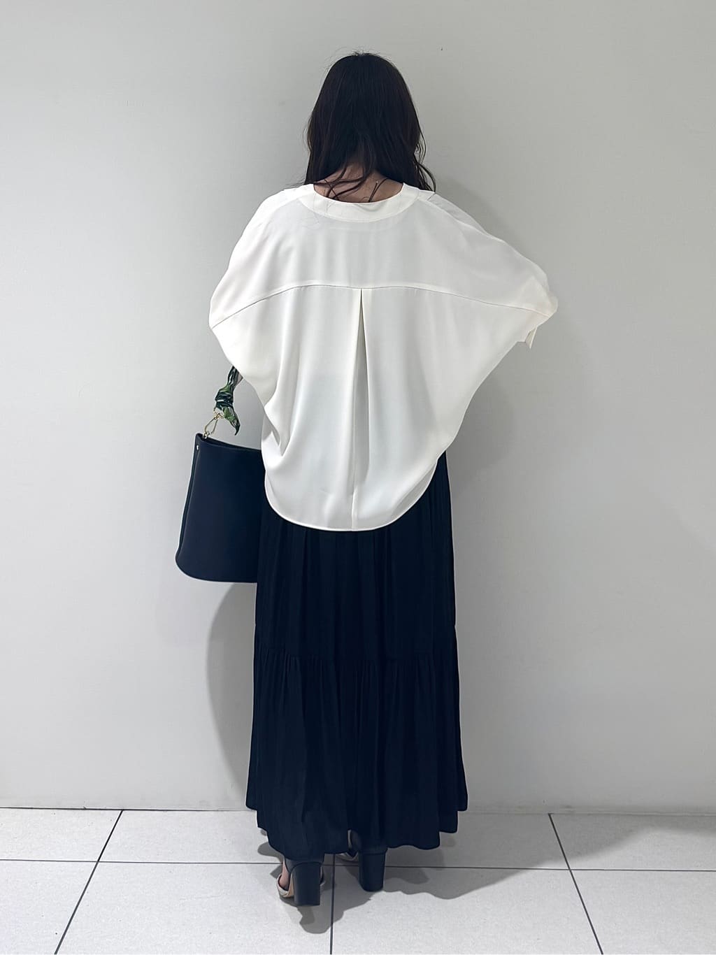 そんさんの「INDIVI｜【洗える／丈調整可能】ギャザーフレアスカート」を使ったコーディネート