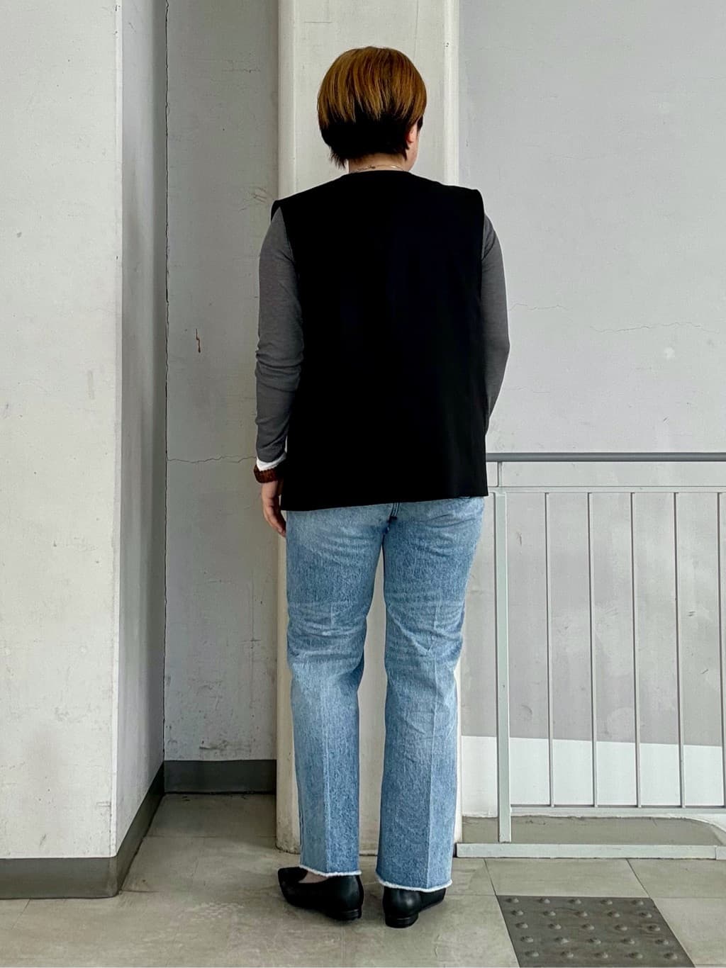 aiさんの「THE SHOP TK｜【通勤にもカジュアルにも】CAVIAN ジレ/セットアップ可」を使ったコーディネート