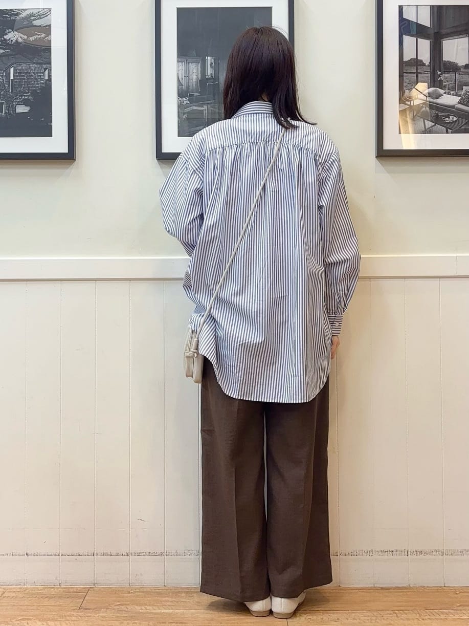 えぬさんの「SHOO･LA･RUE｜【UV/抗菌防臭/洗濯機可】小さめロゴの大人スムースロンT」を使ったコーディネート