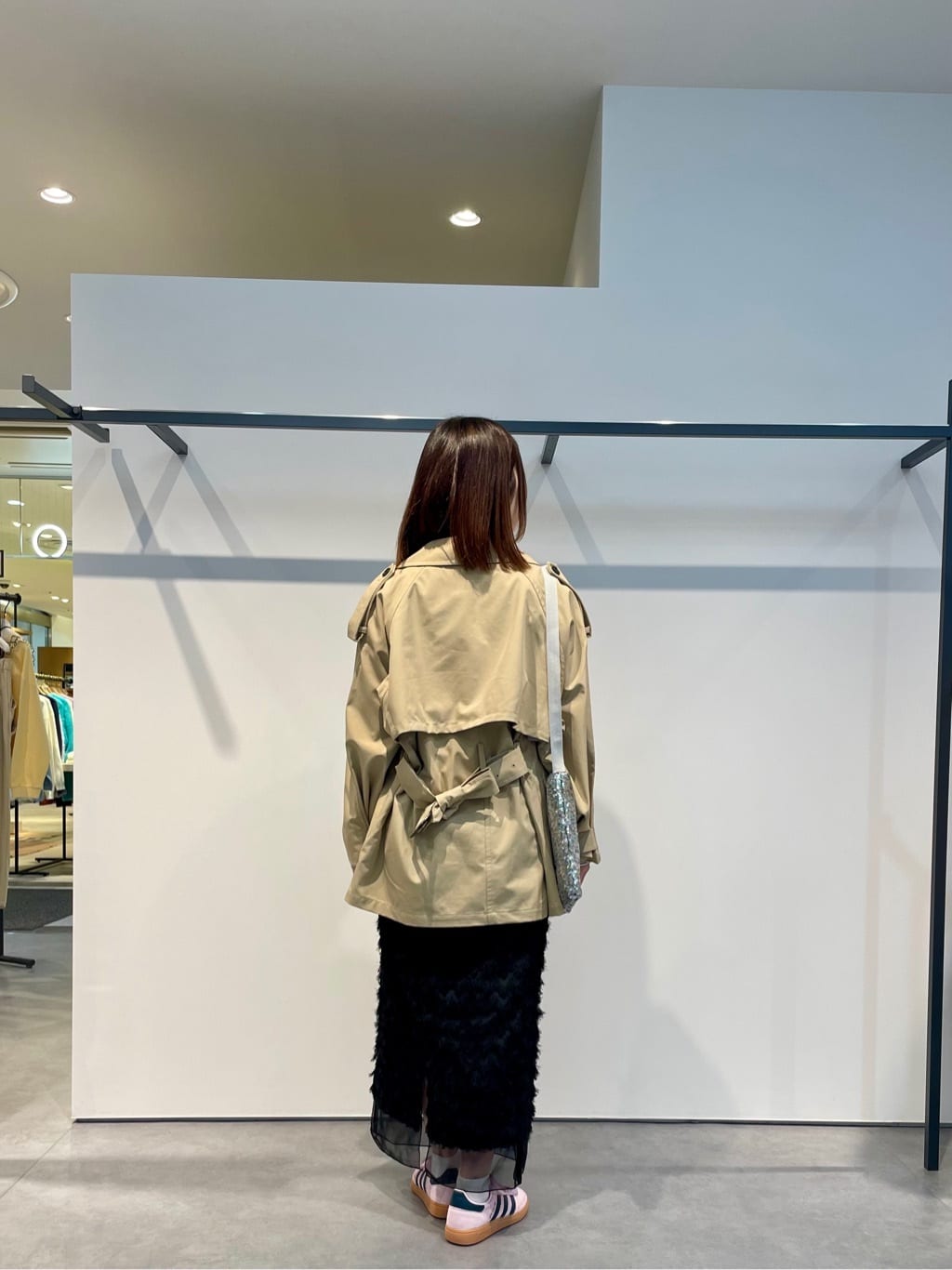amiさんの「INDIVI｜スパングルロゴショルダー」を使ったコーディネート