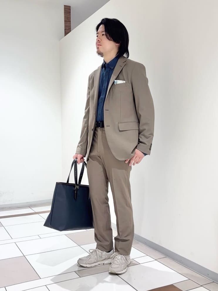 及川さんの「TAKEO KIKUCHI｜【抗菌防臭/シーズンレス】シアサッカーギンガムチェック ストレッチシャツ」を使ったコーディネート