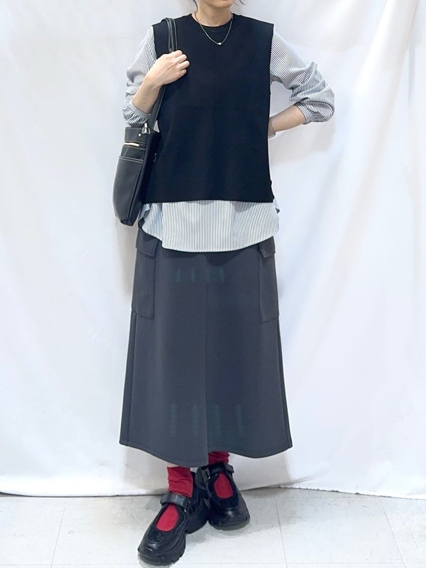 𝐇𝐢𝐫𝐨𝐦𝐢さんの「SHOO･LA･RUE｜【洗濯機可/S-LL】サイドポケットでこなれ感のある ダンボールカーゴスカート」を使ったコーディネート