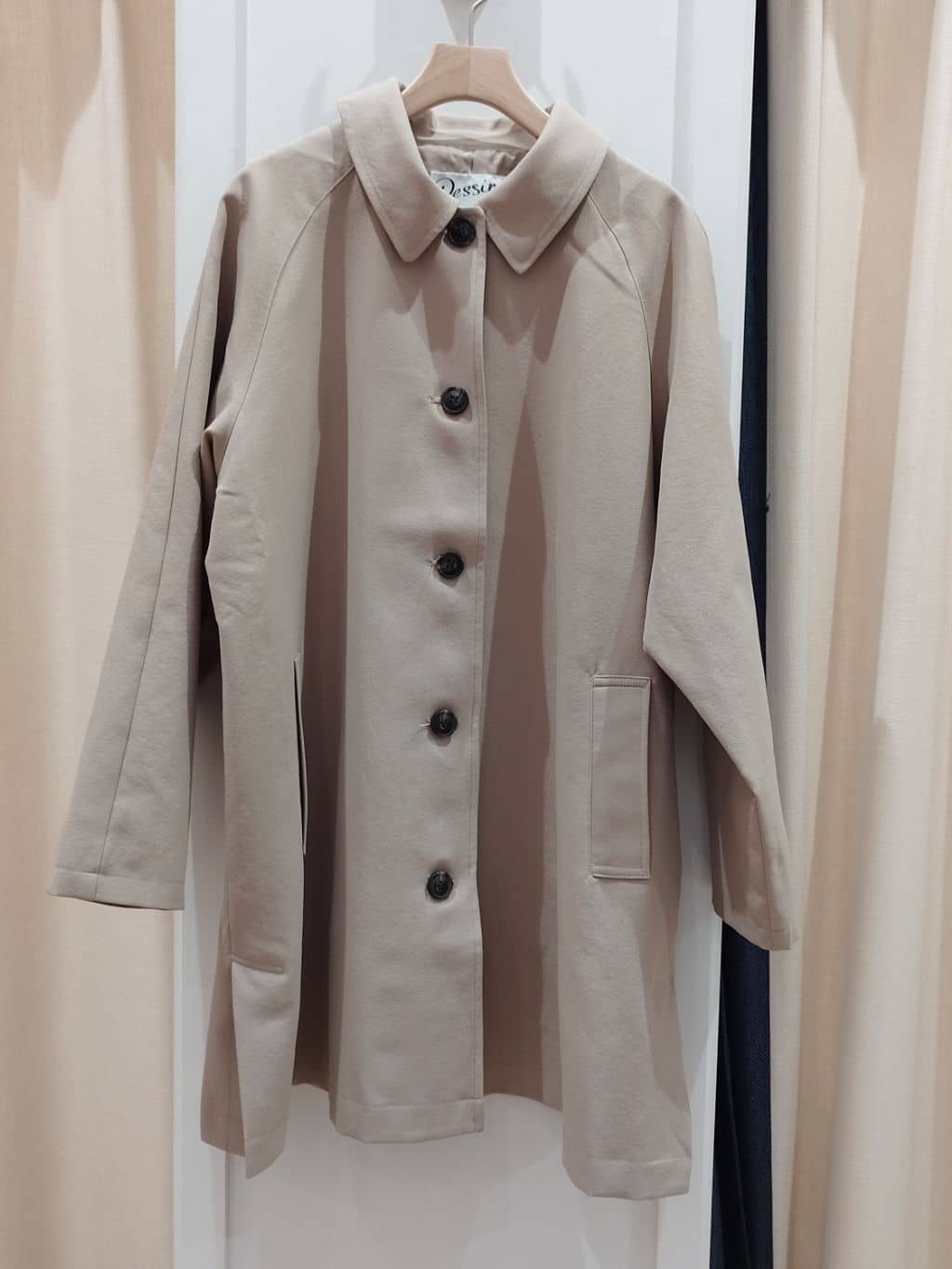 HIROさんの「Dessin｜【花粉ガード/撥水加工/洗える】ステンカラースプリングコート」を使ったコーディネート