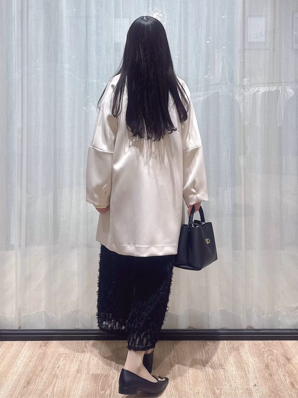 ぞうげさんの「OPAQUE.CLIP｜フォルムスリーブミドルコート【洗濯機OK】」を使ったコーディネート