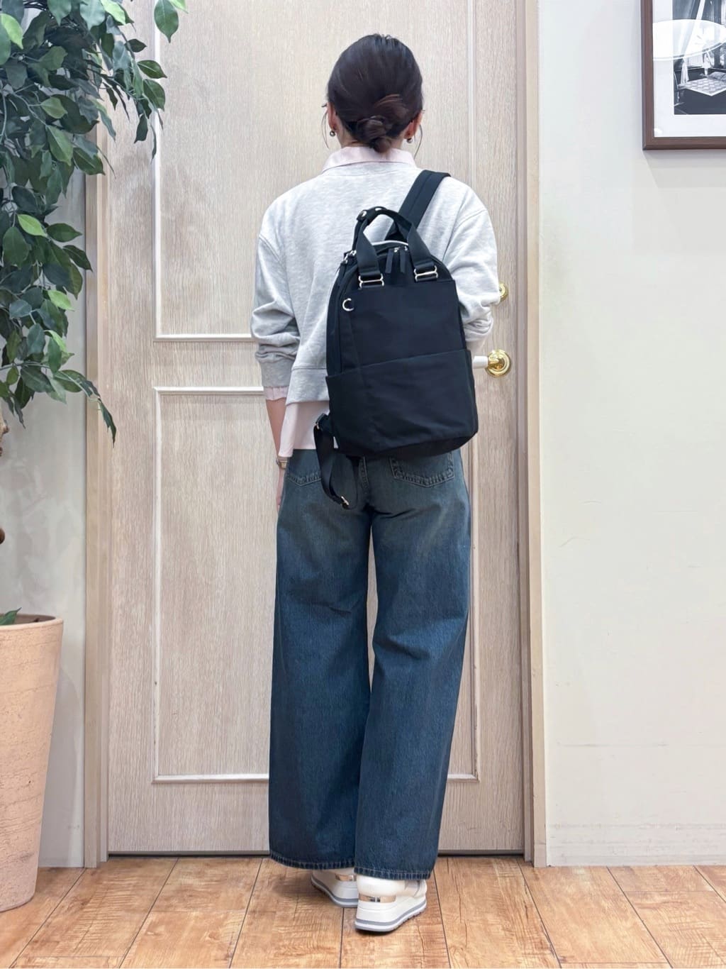 なみさんの「SHOO･LA･RUE｜【洗濯機可】1枚でサマ見え シャツレイヤード風 スウェット」を使ったコーディネート