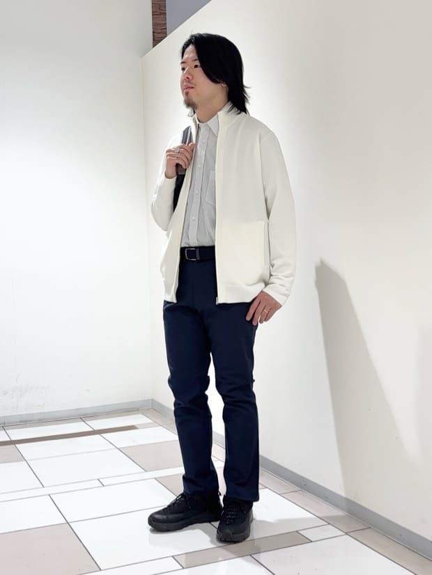 及川さんの「TAKEO KIKUCHI｜ジップアップ 鹿の子 ニット」を使ったコーディネート