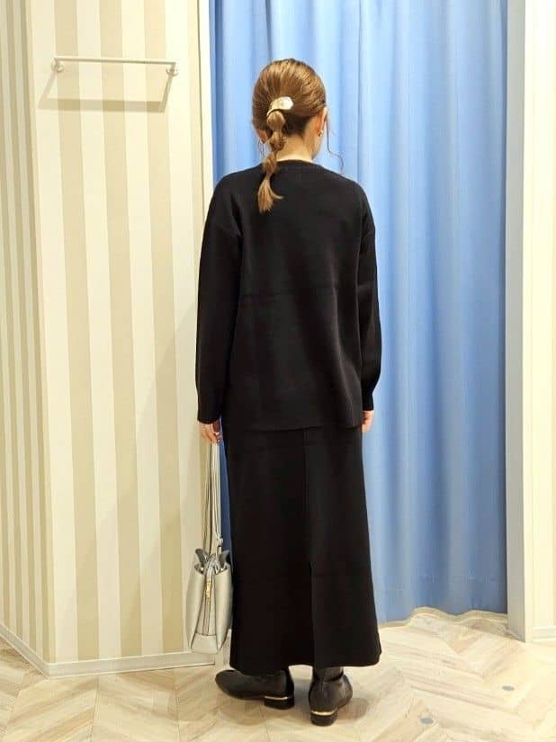 Ikumiさんの「SHOO･LA･RUE｜【洗濯機可/セットアップ可/毛玉になりにくい】心地よく穿ける ニットナロースカート」を使ったコーディネート