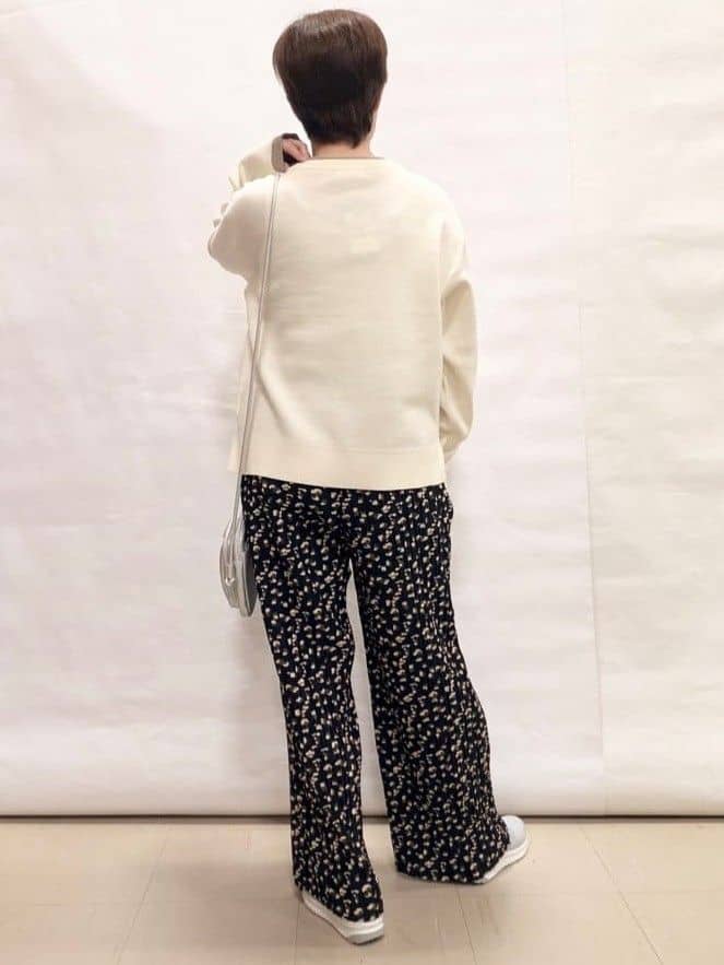 なっちゃんさんの「SHOO･LA･RUE｜【洗濯機可/S-LL/インしなくても着られる】1枚で決まる　レイヤード風スウェットライクニット」を使ったコーディネート
