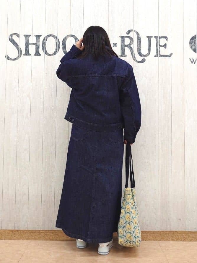 とろろさんの「SHOO･LA･RUE｜【S-LL】カジュアルすぎない大人のフォト刺繍裏毛スウェット」を使ったコーディネート