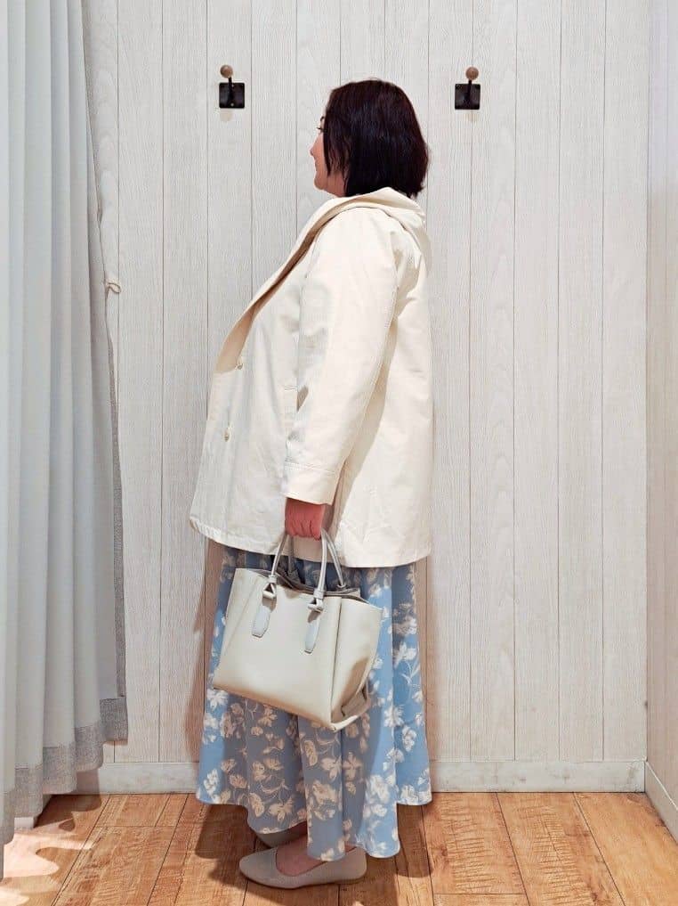 kotomiさんの「SHOO･LA･RUE｜【防花粉/洗濯機可/S-LL】ゆったり着られる 大人のテントフーディージャケット」を使ったコーディネート
