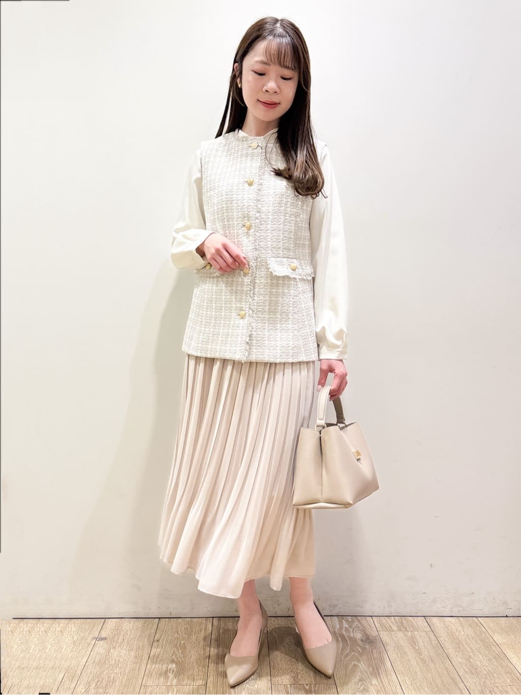 ayaさんの「index｜ファンシーツイードペプラムジレ【洗える】」を使ったコーディネート