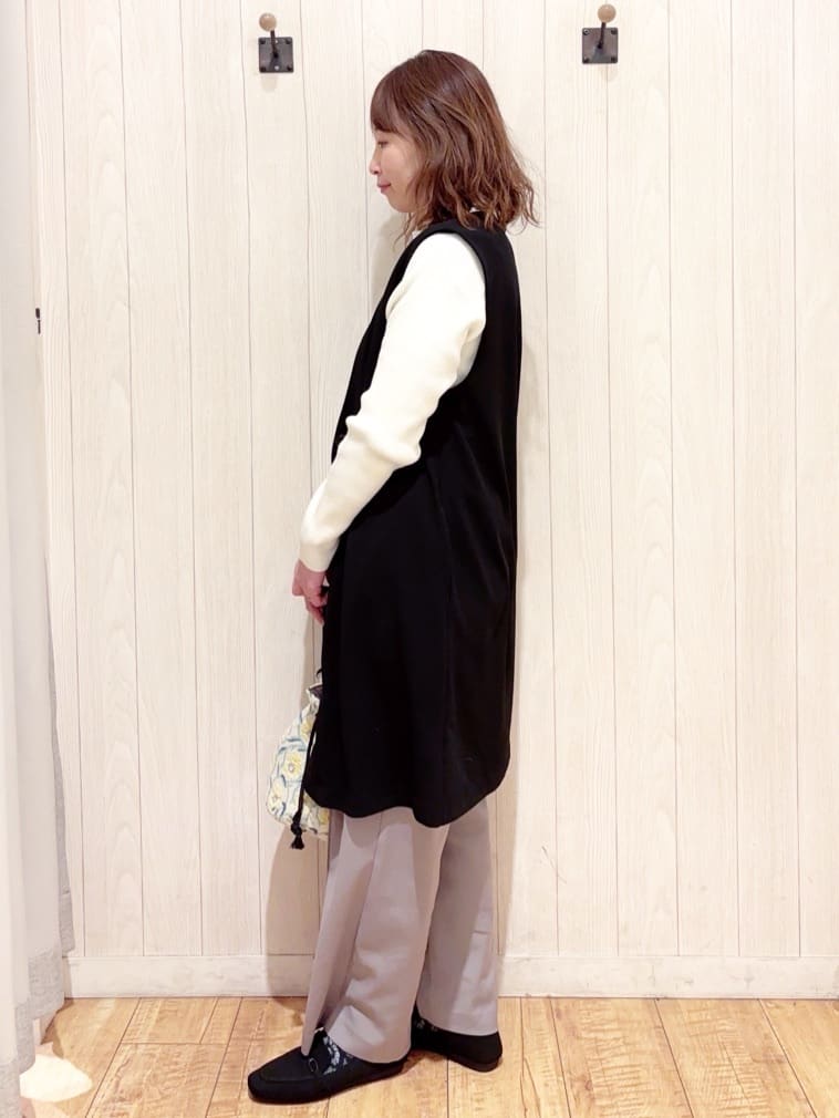 あいこさんの「SHOO･LA･RUE｜【洗濯機可/セットアップ可/S-3L】きちんと楽に。カットジョーゼット ロングジレ」を使ったコーディネート