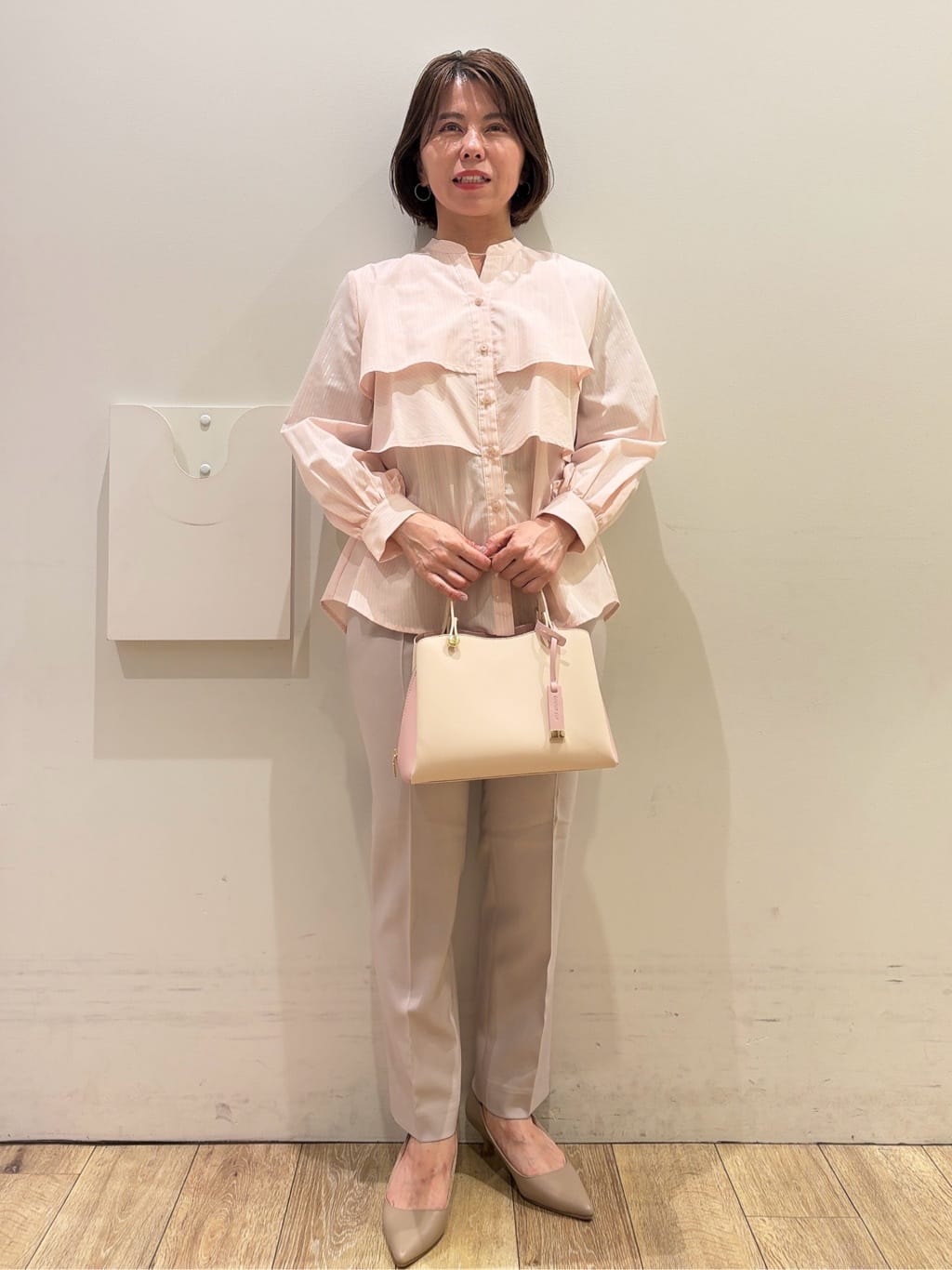 YUKOさんの「index｜フリルキーネックシャツ【洗濯機OK／イージーアイロン／防シワ】《XS～LL／7col》」を使ったコーディネート