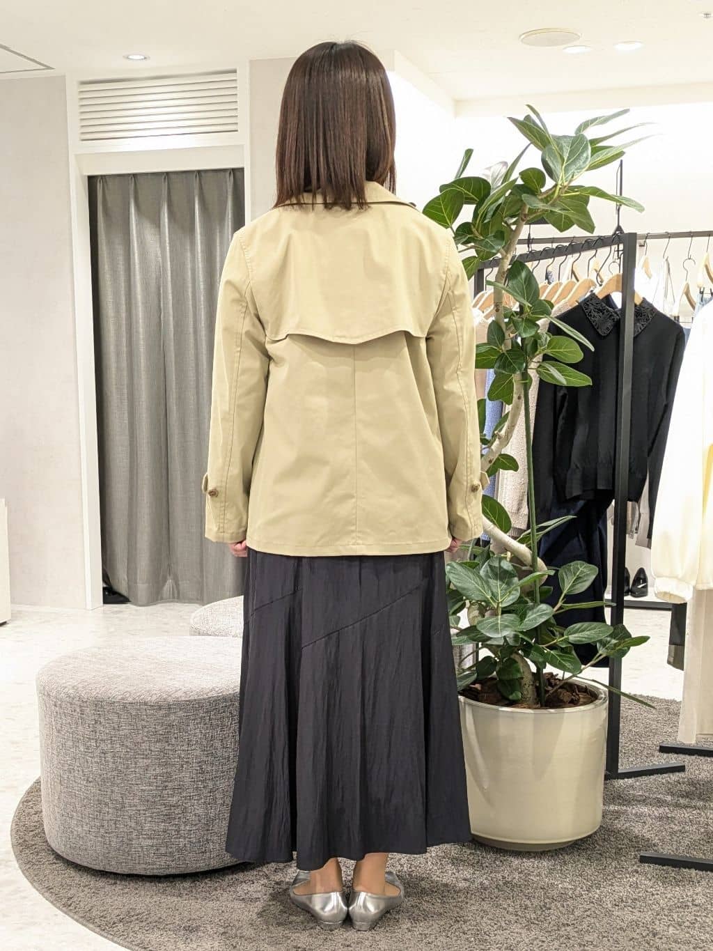 tomoさんの「UNTITLED｜【定番人気/はっ水/洗える】タスランショートトレンチコート」を使ったコーディネート